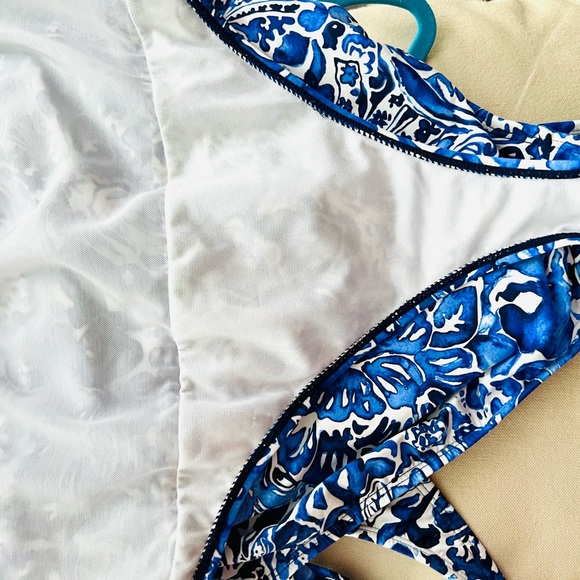 SOLD ☀️Ralph Lauren Women’s Tummy Slimming Blue Floral One Piece Swimsuit Sz 12 - Picture 7 of 13